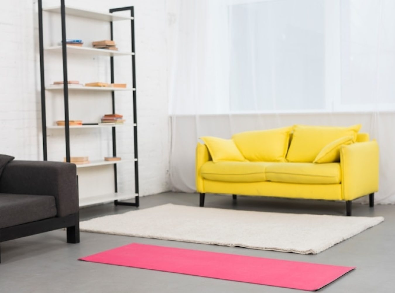 habitacion-chica-fitness_23-2148